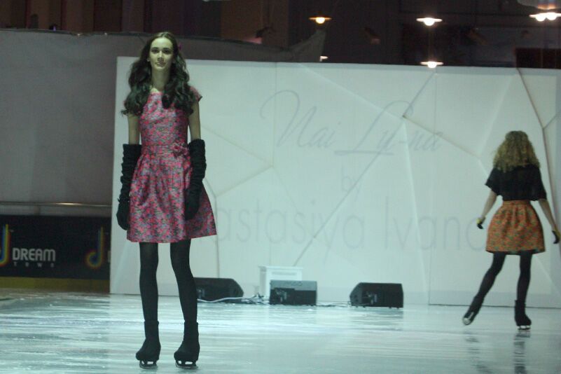 У Києві пройшов показ мод на ковзанах