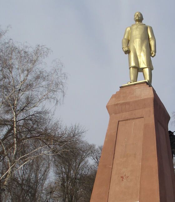 Комуністи відновили пам'ятник Леніну в Охтирці