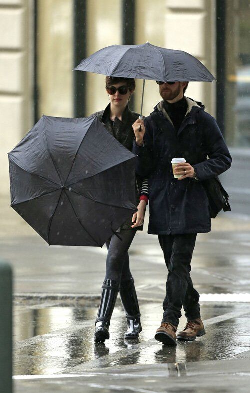 Хэтэуэй и Шульман решили позавтракать вне дома. Фото