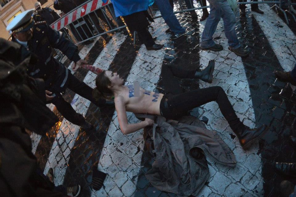 Надим на площі Святого Петра активістки FEMEN бажали смерті Ватикану
