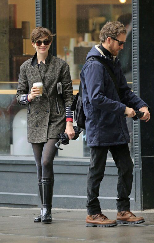 Хэтэуэй и Шульман решили позавтракать вне дома. Фото