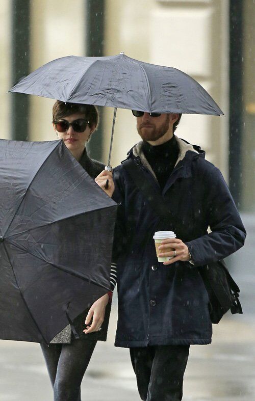 Хэтэуэй и Шульман решили позавтракать вне дома. Фото