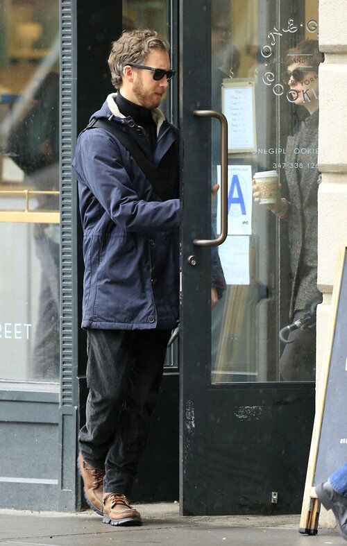 Хэтэуэй и Шульман решили позавтракать вне дома. Фото