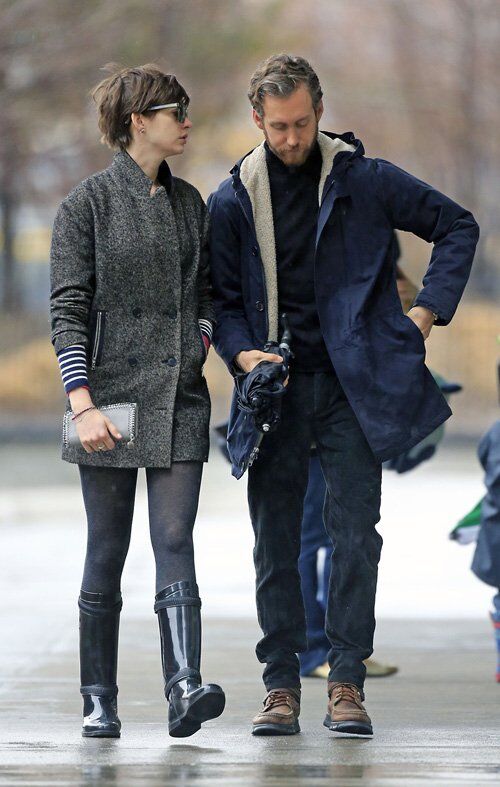 Хэтэуэй и Шульман решили позавтракать вне дома. Фото