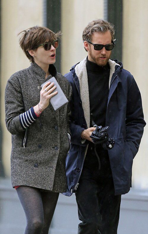 Хэтэуэй и Шульман решили позавтракать вне дома. Фото