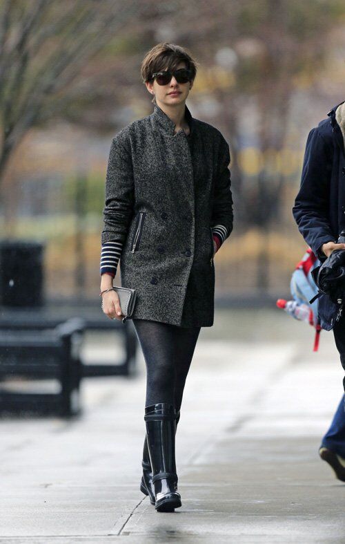 Хэтэуэй и Шульман решили позавтракать вне дома. Фото