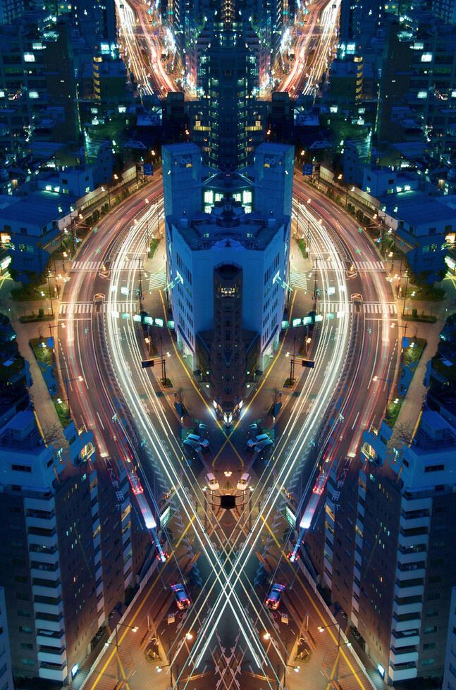 Зеркальная симметрия в фотографиях ночной Японии