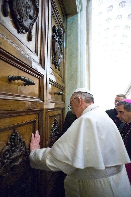 Папе Франциску выдали ключи от апартаментов. Видео