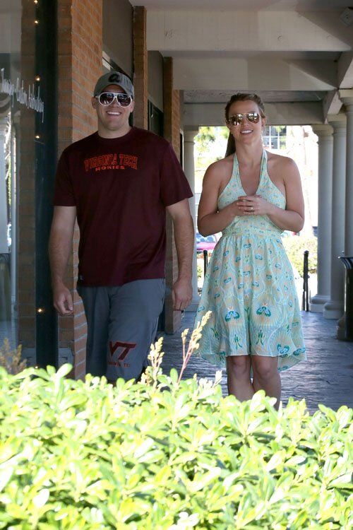 Бритни Спирс сияет в компании нового бойфренда. Фото