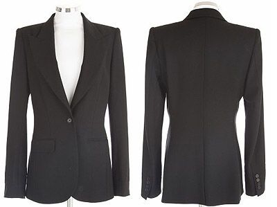 Пэлтроу открыла свой гардероб для благотворительности. Фото