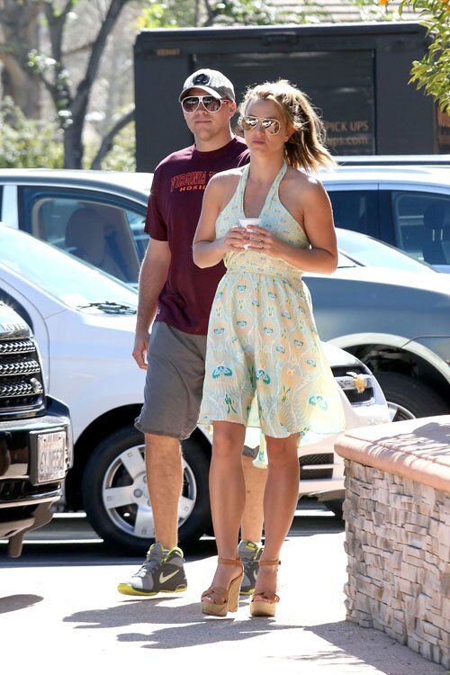 Бритни Спирс сияет в компании нового бойфренда. Фото