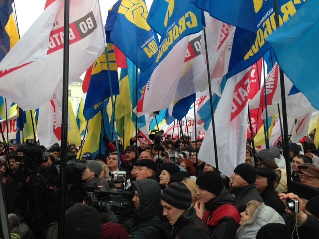 Опозиція нарахувала в Ужгороді 3 тис. "повстанців"