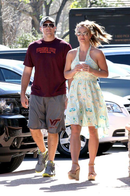 Бритни Спирс сияет в компании нового бойфренда. Фото