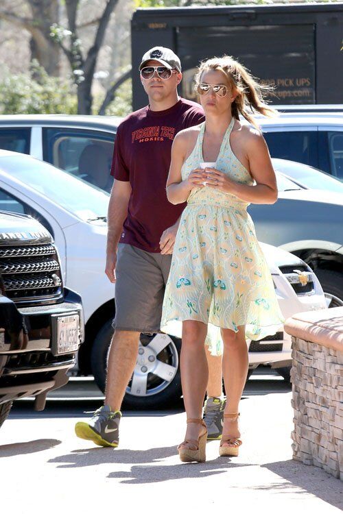 Бритни Спирс сияет в компании нового бойфренда. Фото