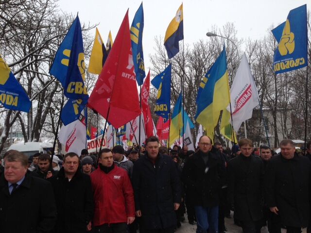 Оппозиция насчитала в Ужгороде 3 тыс. "повстанцев"