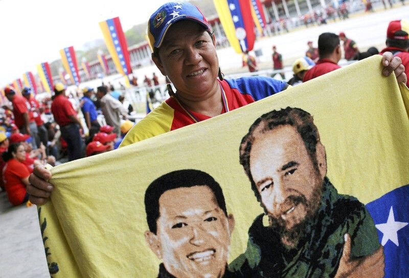 Труну з тілом Чавеса перевозять в Музей революції