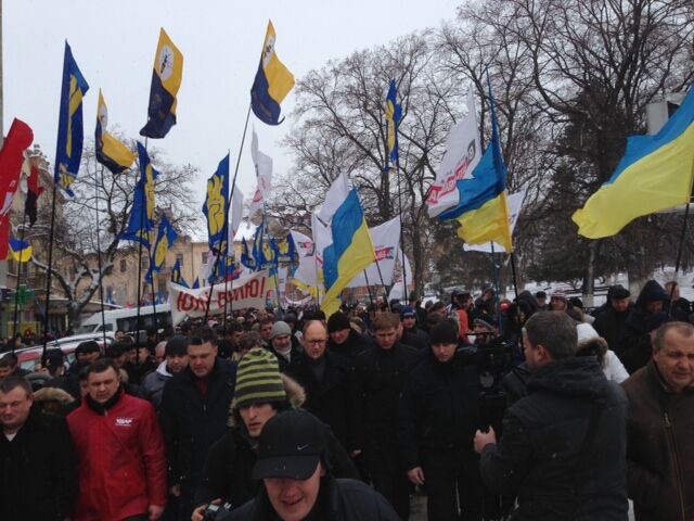 Оппозиция насчитала в Ужгороде 3 тыс. "повстанцев"