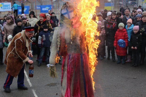 На Луганщині ПР влаштувала змагання на стовпі. Фоторепортаж
