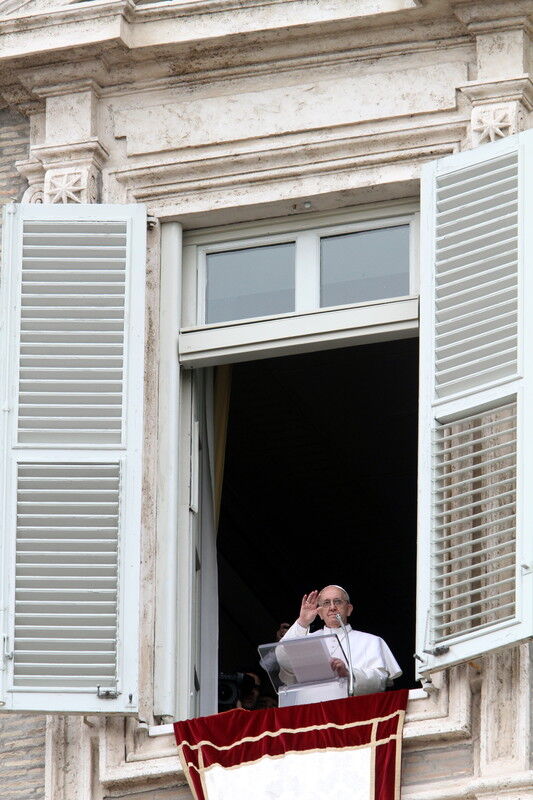 Папа Франциск прочитал первую воскресную проповедь