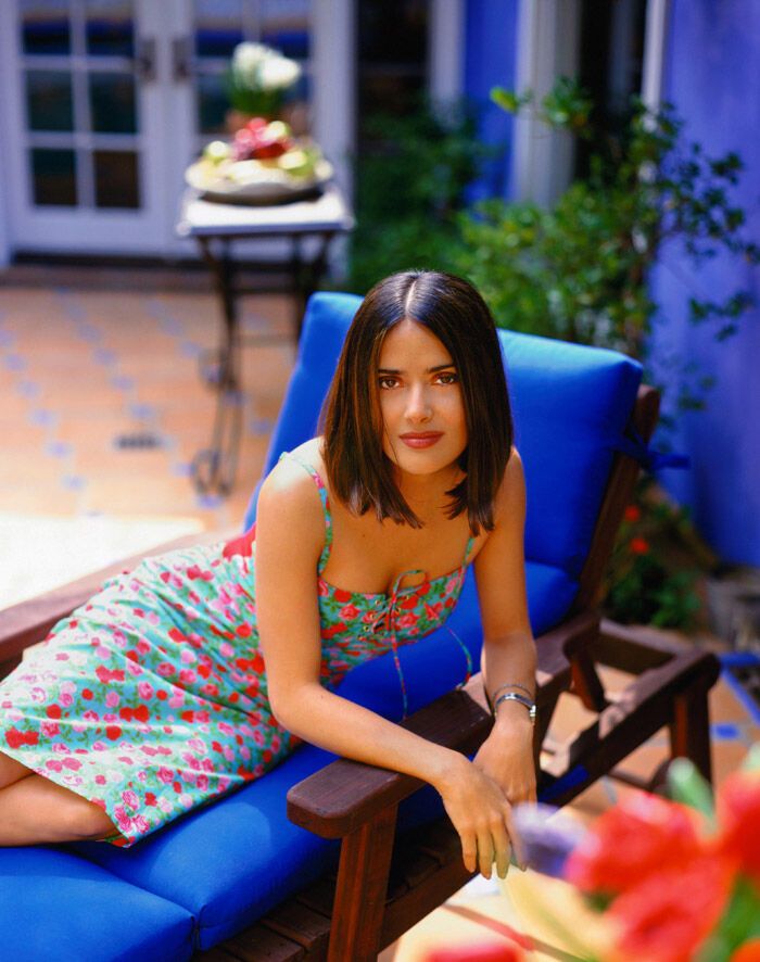 Сальма Хайек орудует ножом: год 1999 