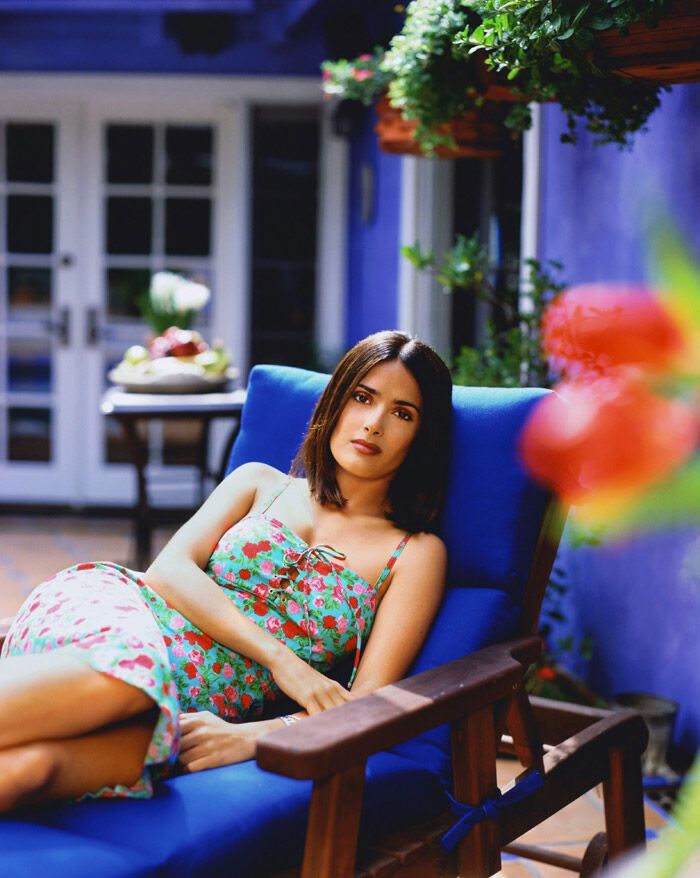 Сальма Хайек орудует ножом: год 1999 