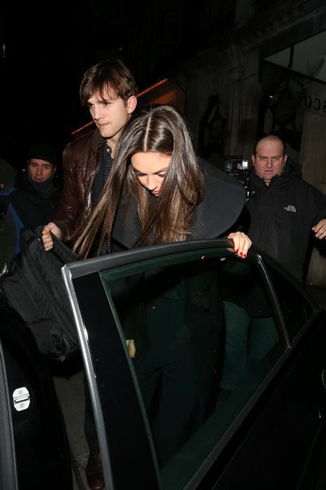 Катчеру не удалось скрыть свидание с Кунис. Фото