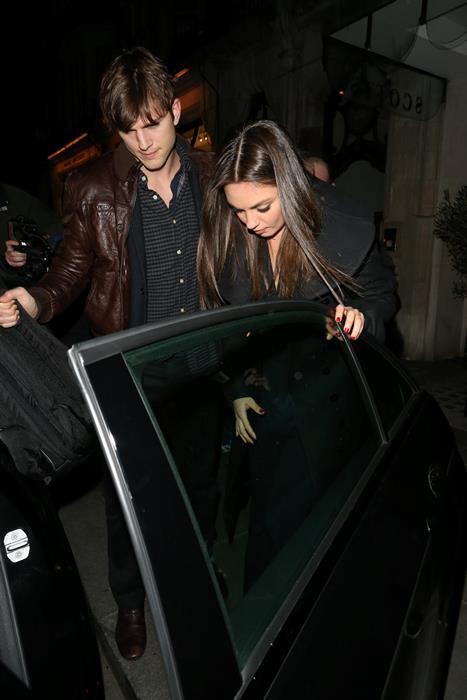 Катчеру не удалось скрыть свидание с Кунис. Фото