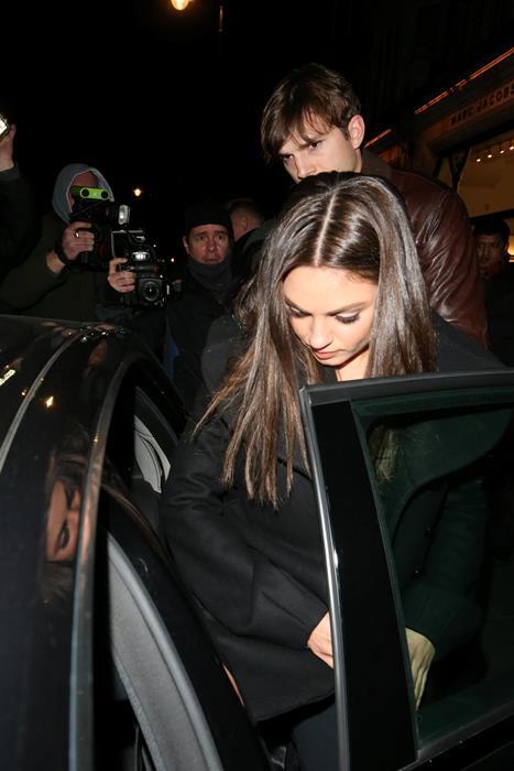 Катчеру не удалось скрыть свидание с Кунис. Фото