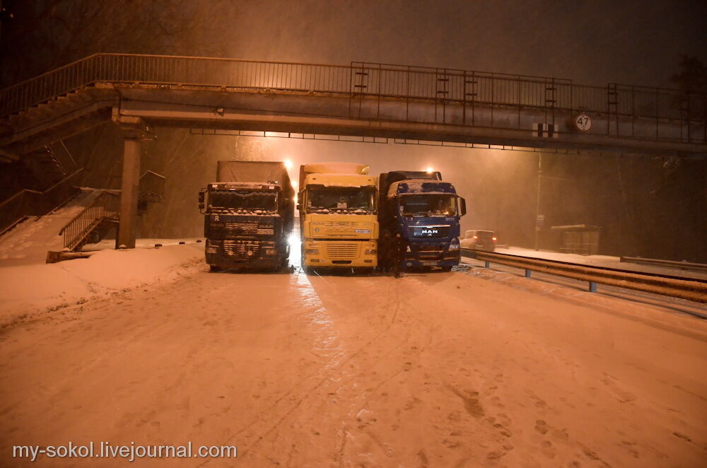 Из-за снегопада въезд в Киев блокируют фурами