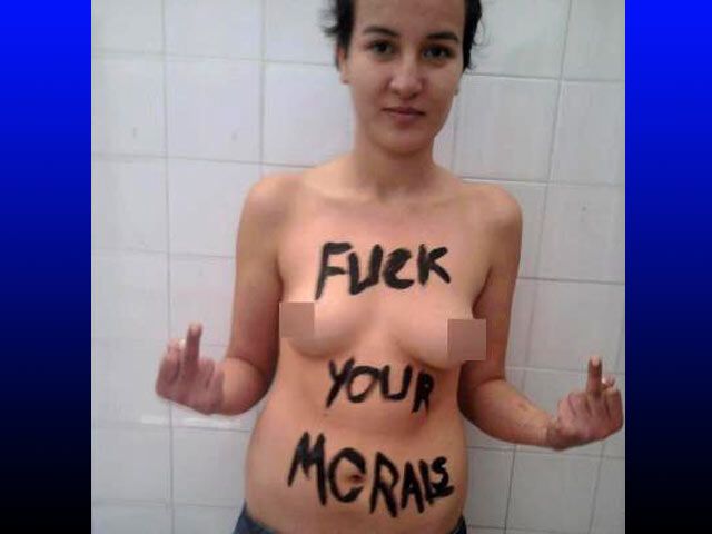 У Тунісі FEMENістку за фото топлес засудили до страти