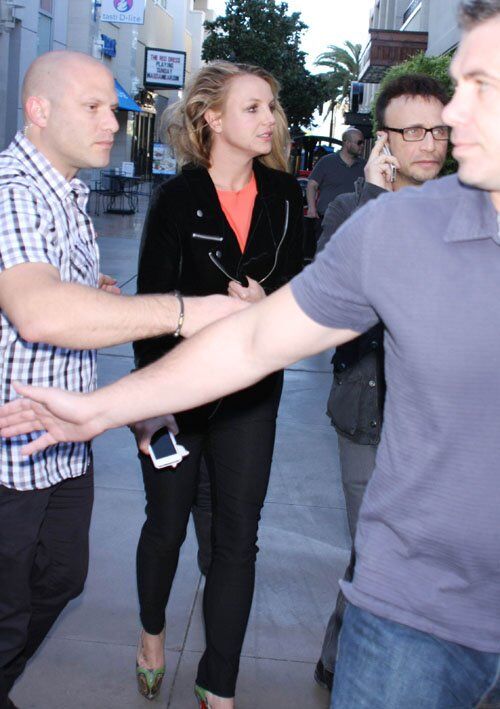 Спирс забыла расчесаться перед свиданием. Фото