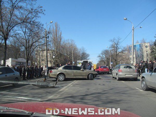 Страшное ДТП в Одессе: едва живой водитель и две машины в хлам. Фото. Видео