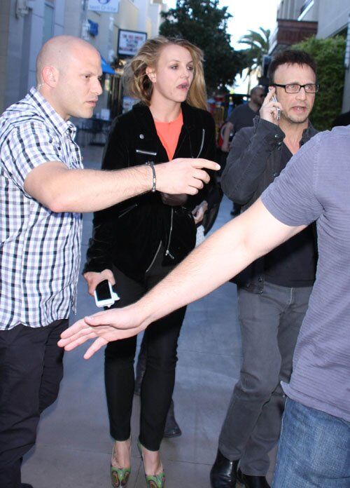 Спирс забыла расчесаться перед свиданием. Фото