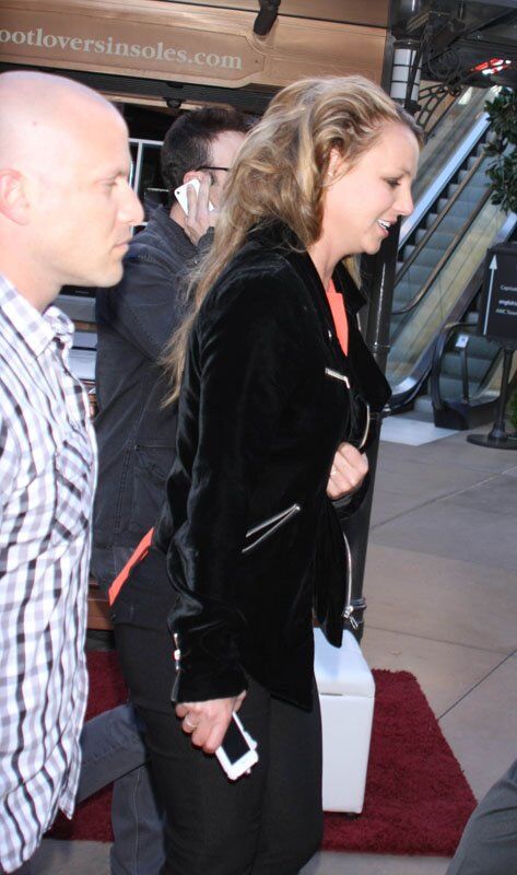 Спирс забыла расчесаться перед свиданием. Фото