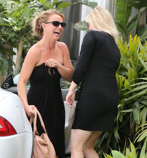 Бритни Спирс щеголяет в бикини. Фото