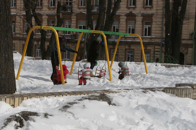 Транспорт в Киеве стоит, киевляне ходят пешком