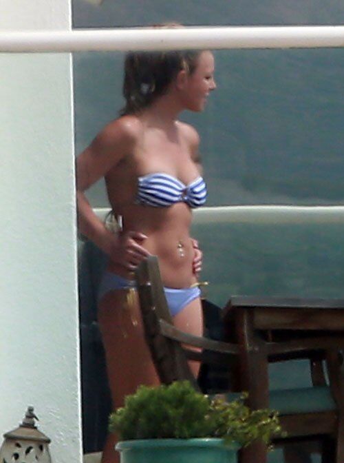 Бритни Спирс щеголяет в бикини. Фото