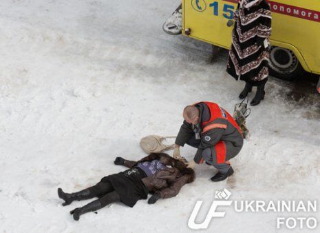 В Киеве трактор, убирая снег, убил пешехода. Фото