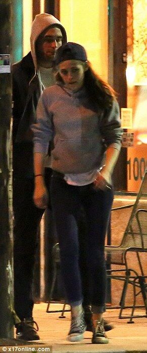 Паттинсон и Стюарт наведались в магазин посреди ночи. Фото