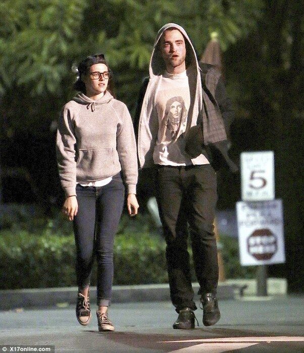 Паттинсон и Стюарт наведались в магазин посреди ночи. Фото