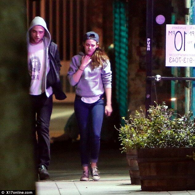 Паттинсон и Стюарт наведались в магазин посреди ночи. Фото