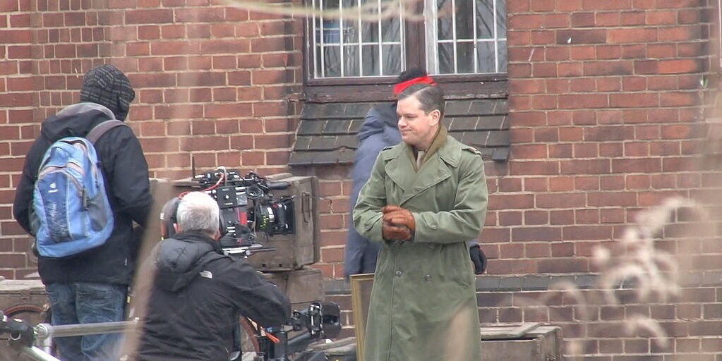 Джордж Клуни вывел на площадку "Людей-памятников"