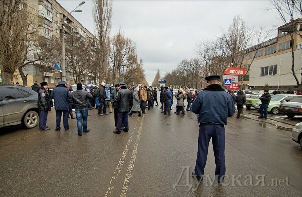 Стрельба у суда в Одессе: ранены люди. Обновлено