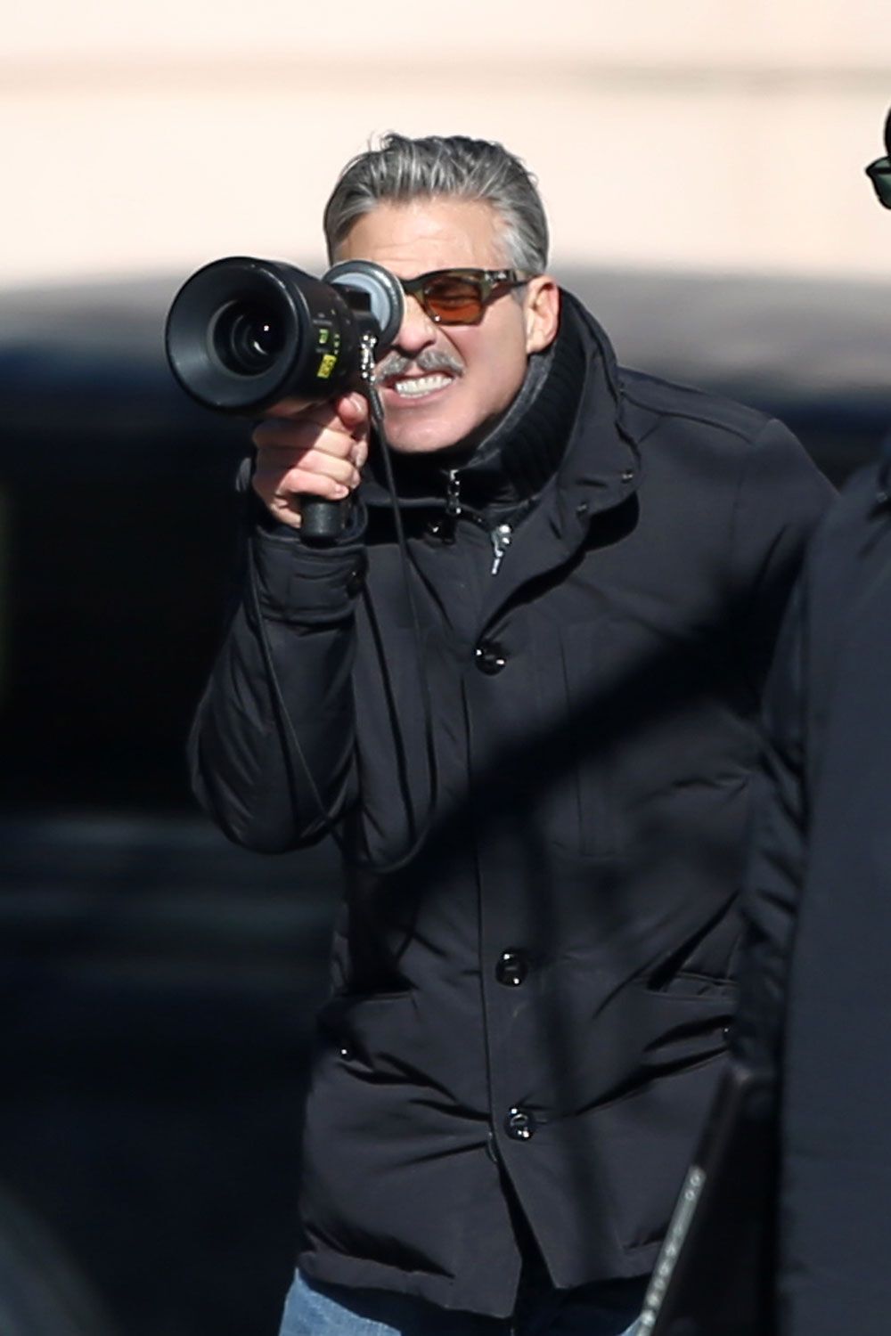 Джордж Клуни вывел на площадку "Людей-памятников"