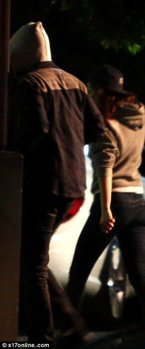 Паттинсон и Стюарт наведались в магазин посреди ночи. Фото