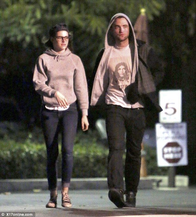 Паттинсон и Стюарт наведались в магазин посреди ночи. Фото