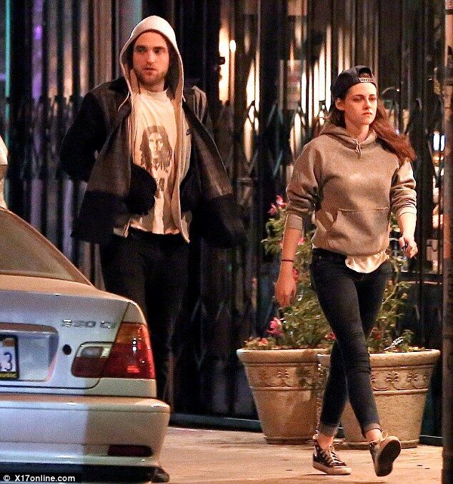 Паттинсон и Стюарт наведались в магазин посреди ночи. Фото