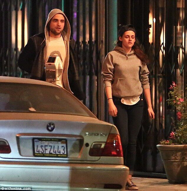 Паттинсон и Стюарт наведались в магазин посреди ночи. Фото