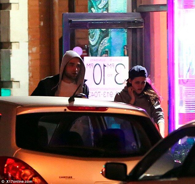 Паттинсон и Стюарт наведались в магазин посреди ночи. Фото