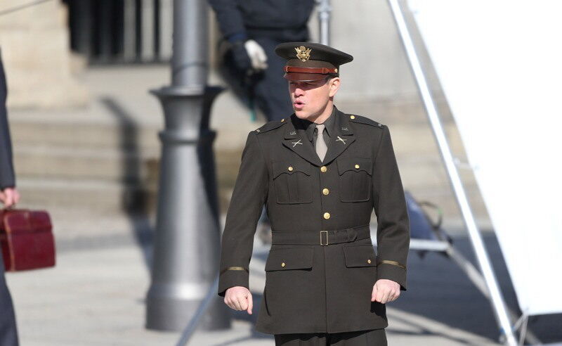 Джордж Клуни вывел на площадку "Людей-памятников"